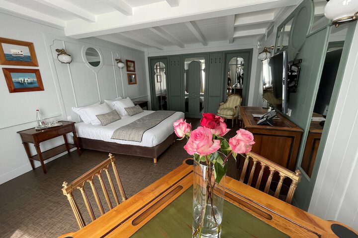 Room 10 of 37