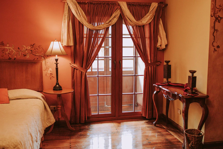 Room 5 of 8