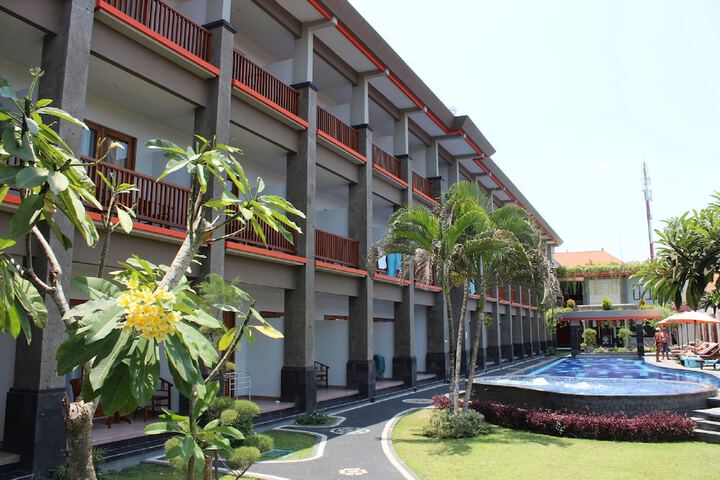 Hotel with Pool