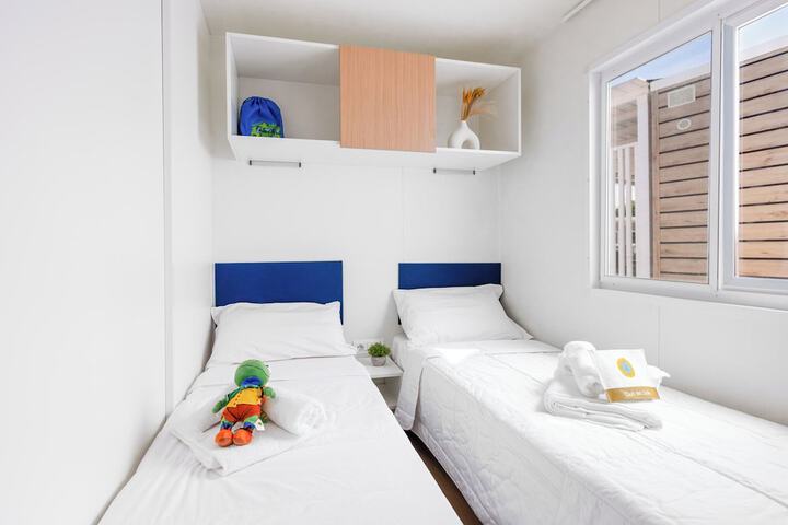 Room 27 of 122