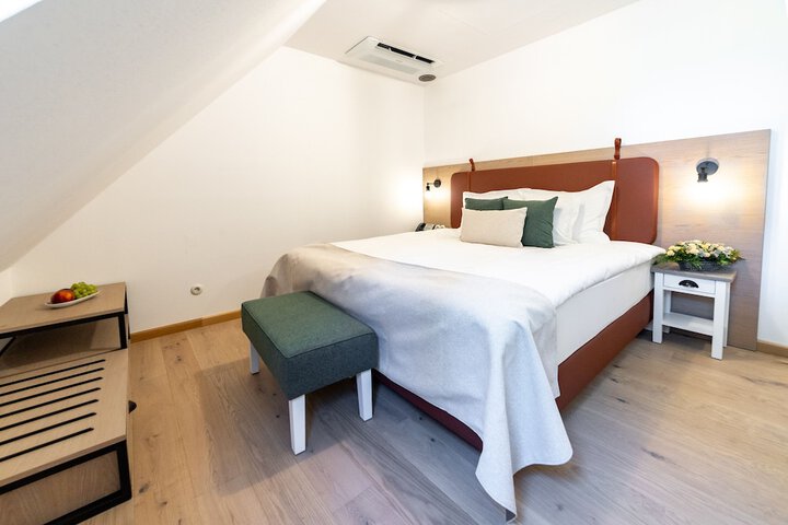 Room 5 of 25