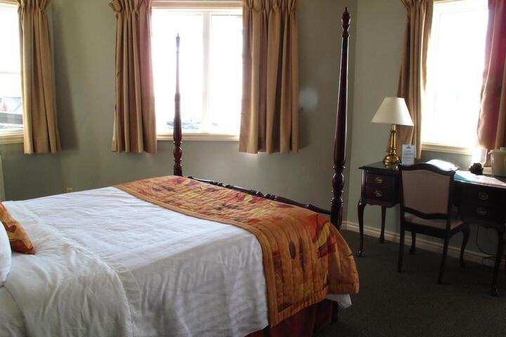 Room 9 of 48