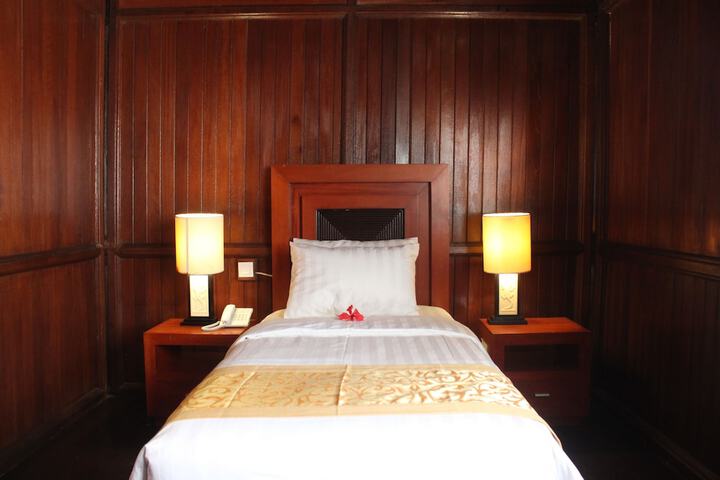 Room 6 of 47