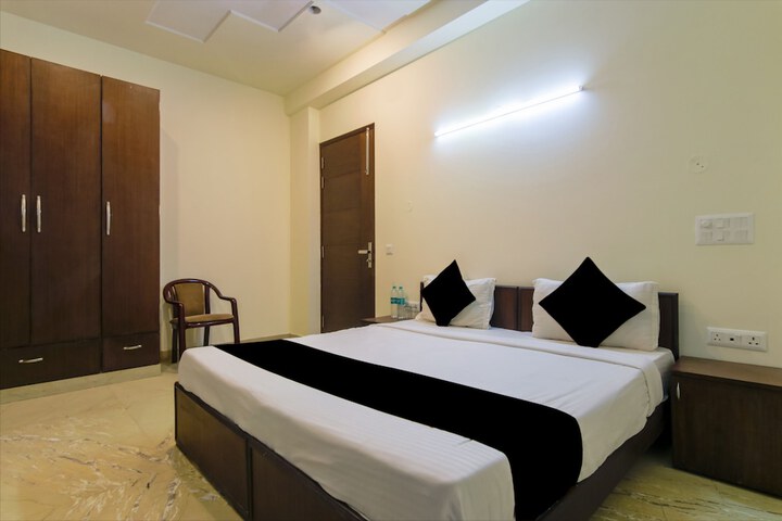 Room 13 of 20