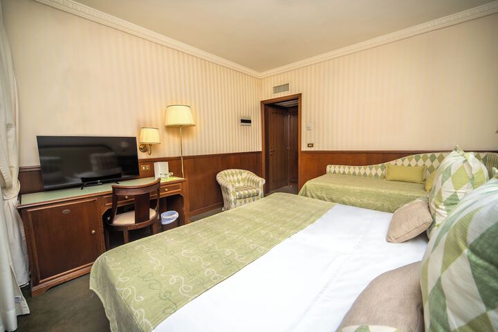 Room 9 of 29