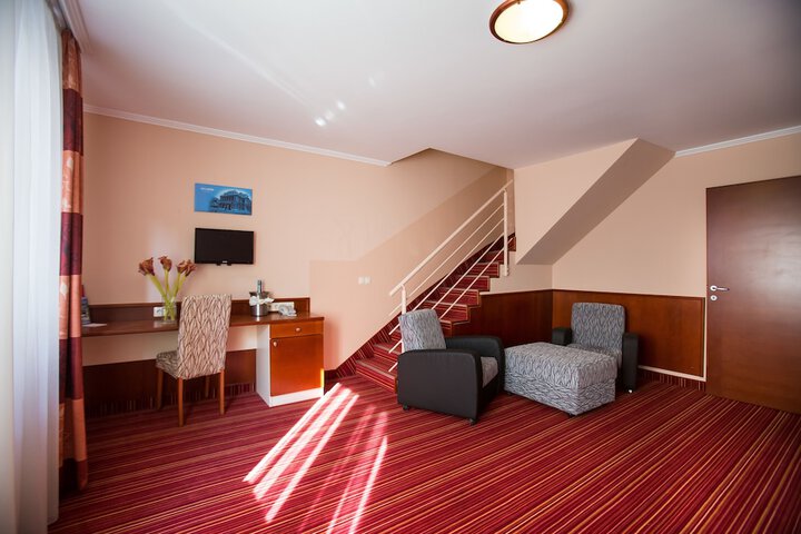 Room 92 of 153