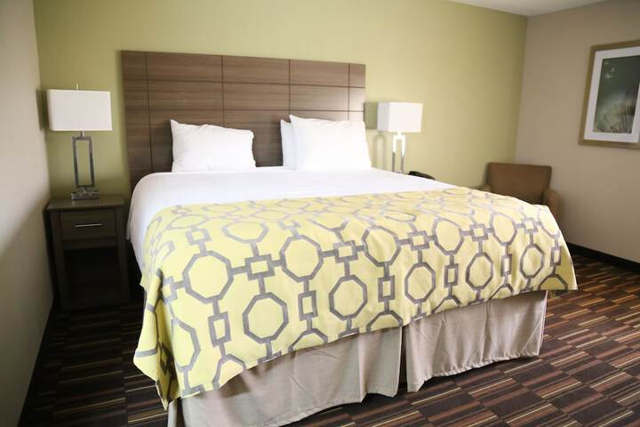 1 King Bed (4 of 19)