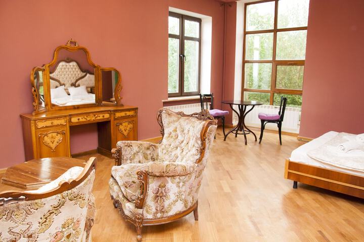 Room 6 of 30