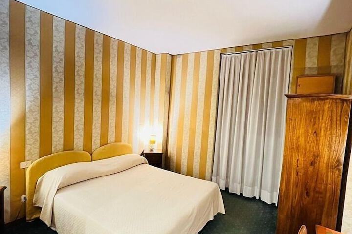 Room 5 of 13