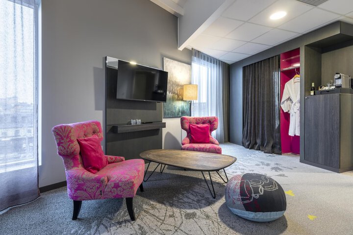 Room 38 of 249