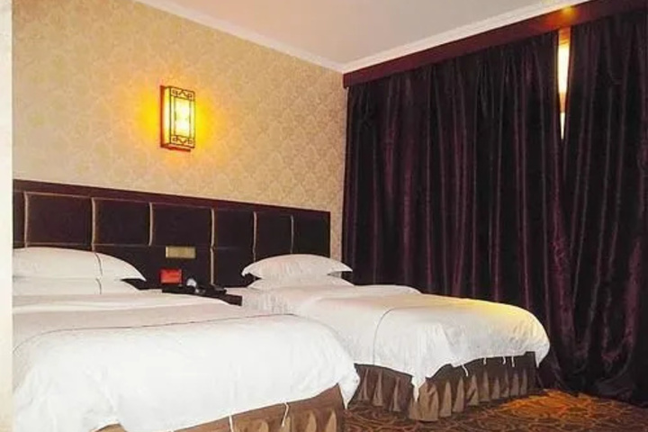 Room 4 of 9