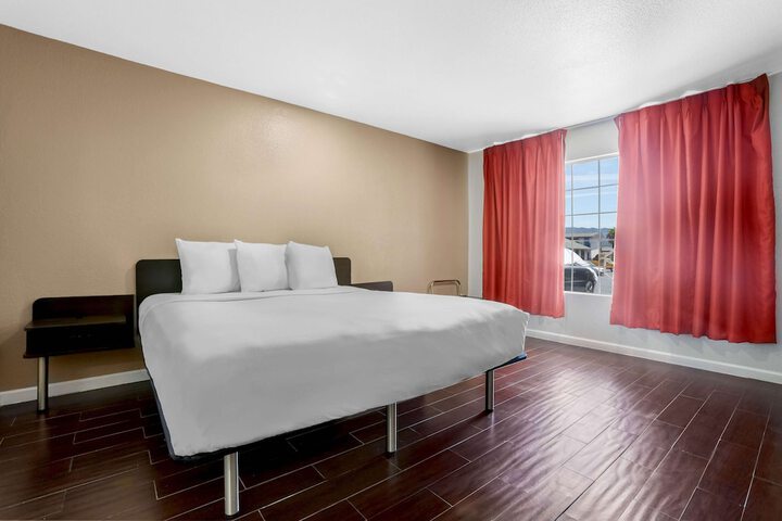 Room 4 of 38