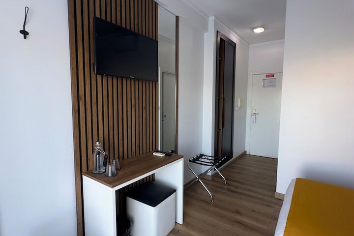 Room 10 of 43