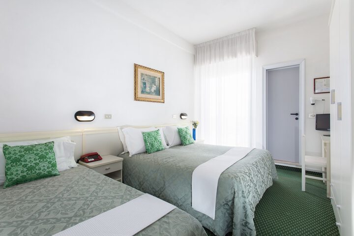 Room 7 of 33