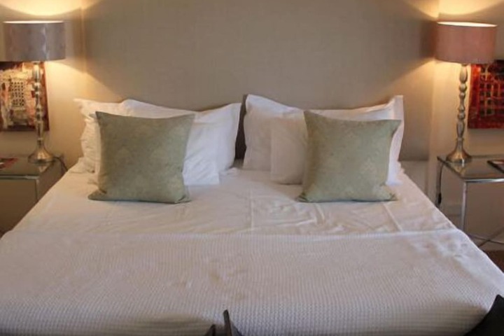 Room 4 of 42