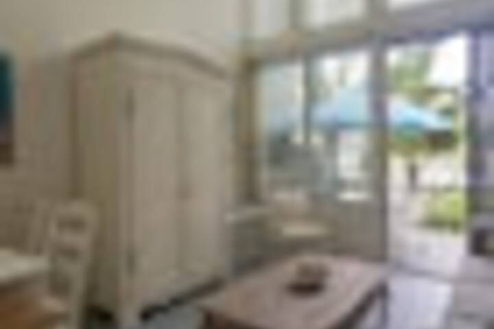 Room 542 of 984