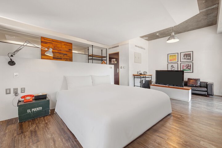 Room 5 of 201