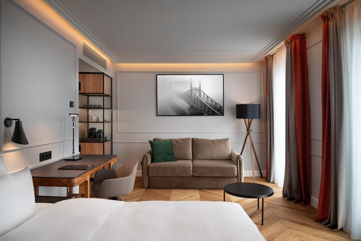 Room 8 of 70
