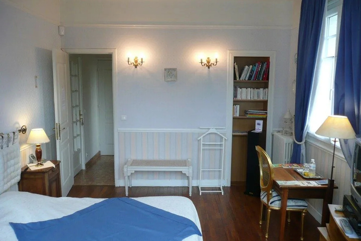 Room 4 of 10