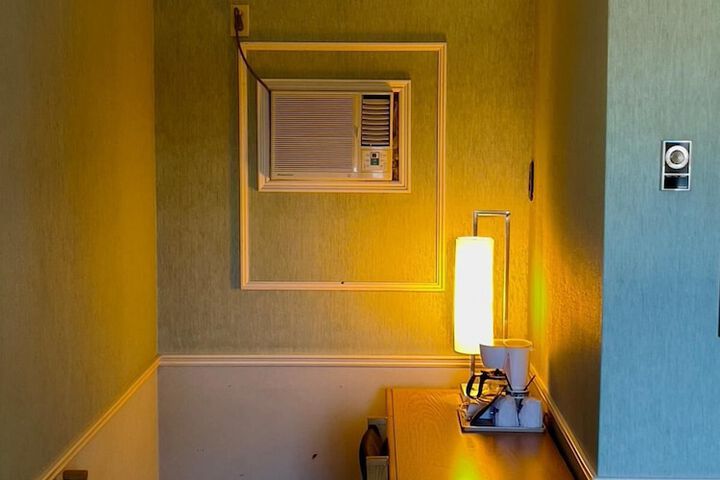 Room 18 of 40