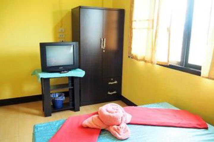 Room 6 of 18