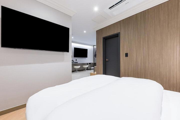 Room 17 of 72