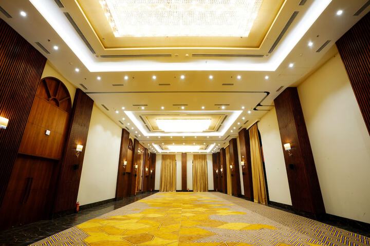 Ballroom/Hall 50 of 63