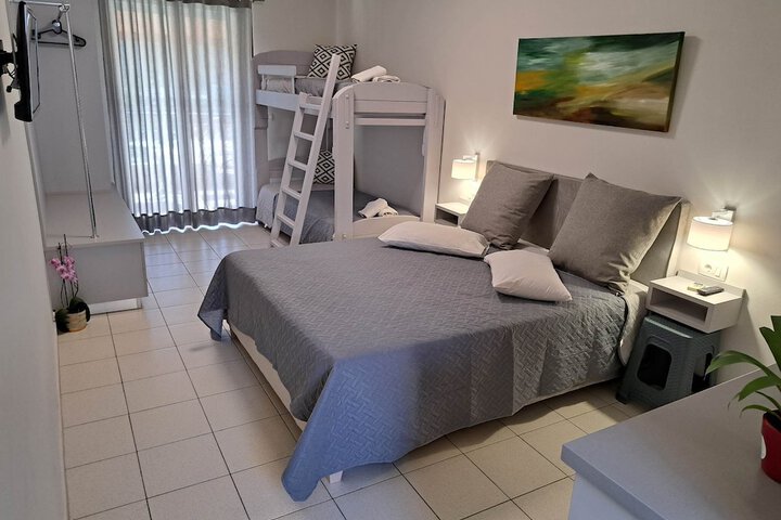 Room 3 of 40
