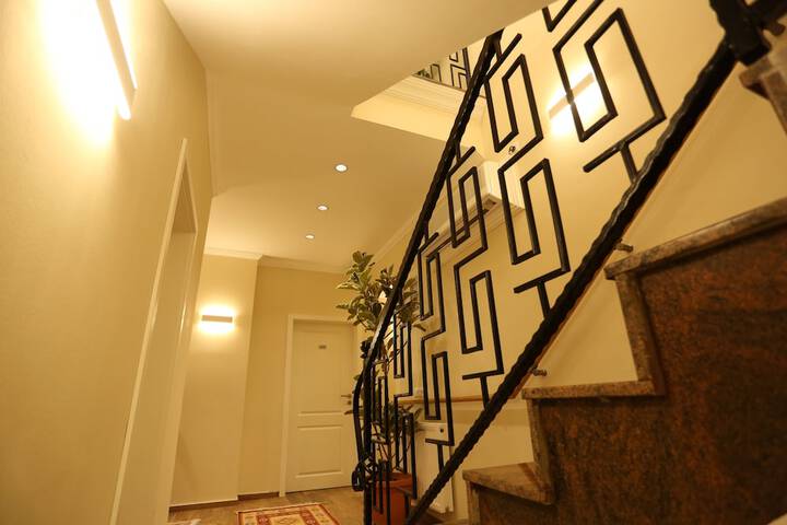 Ballroom/Hall 19 of 24