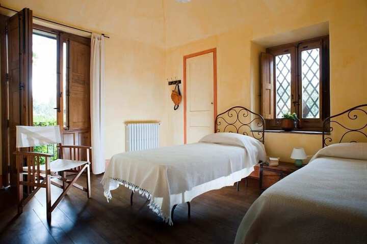 Room 11 of 22