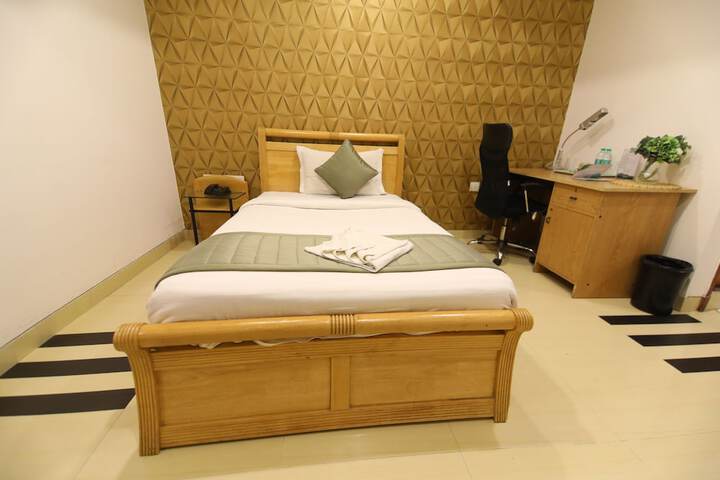 Room 6 of 31