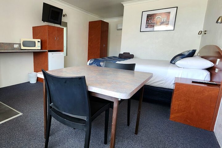 Room 4 of 38