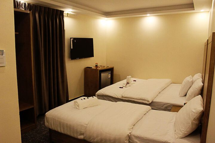 Room 6 of 35