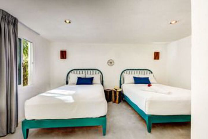 Room 10 of 11