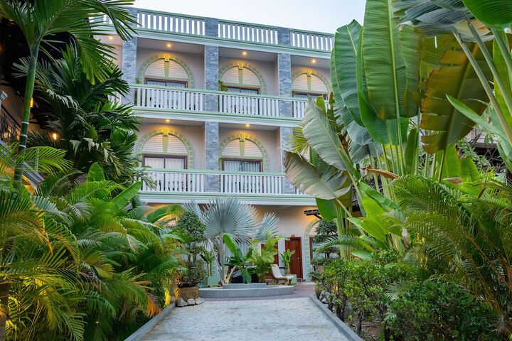 Hotel 2 of 75
