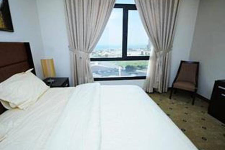 Room 4 of 6