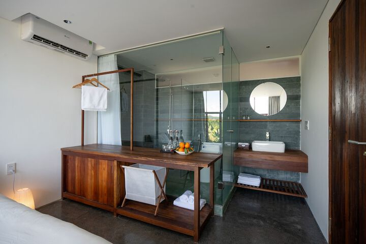 Room 28 of 53