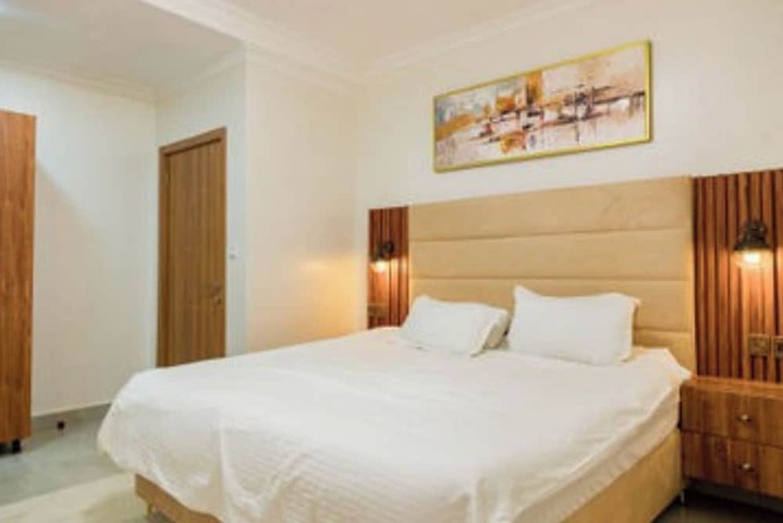 Room 4 of 40