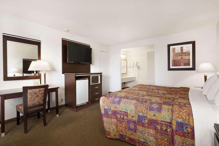 1 King Bed (6 of 6)