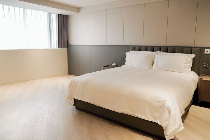 Room 3 of 83