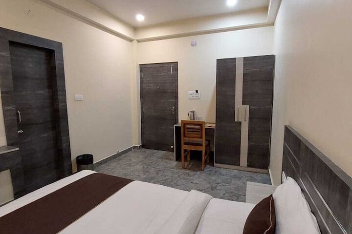 Room 9 of 19