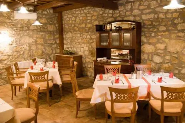 Dining 6 of 8