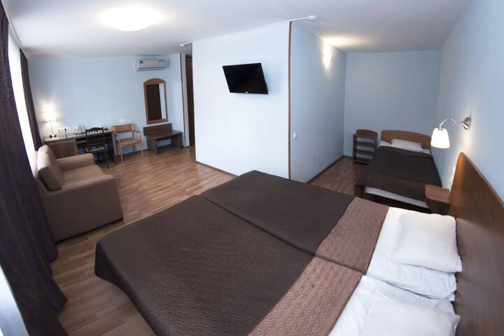 Room 8 of 84
