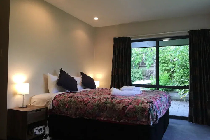 Room 2 of 11