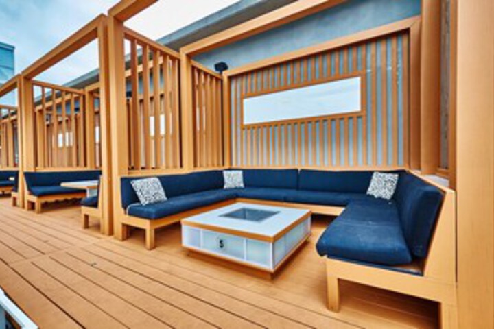 Sundeck 51 of 56