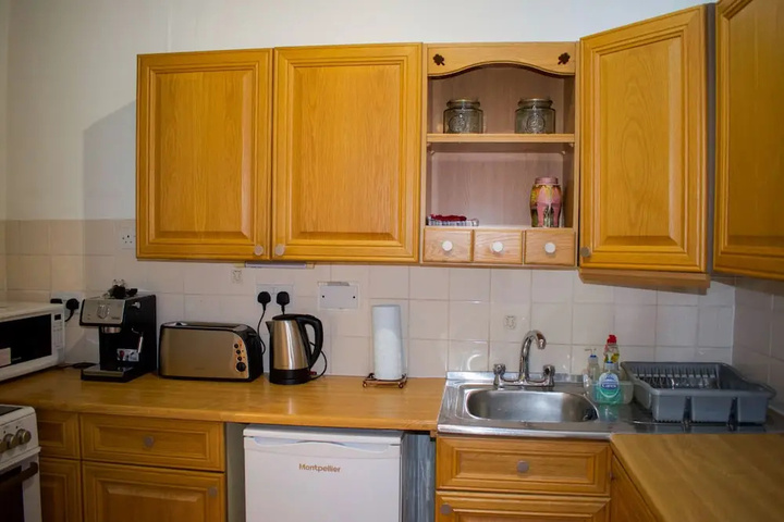 Bright and Spacious Home by Leith Walk