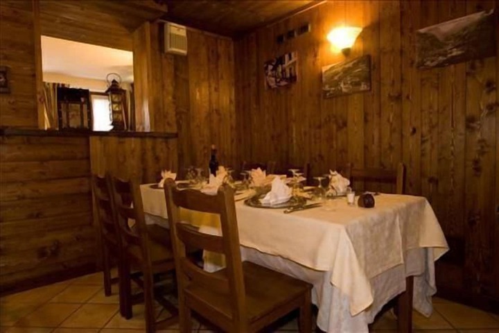 Dining 42 of 66