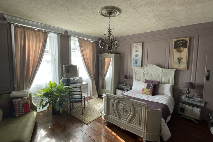 Room 16 of 48