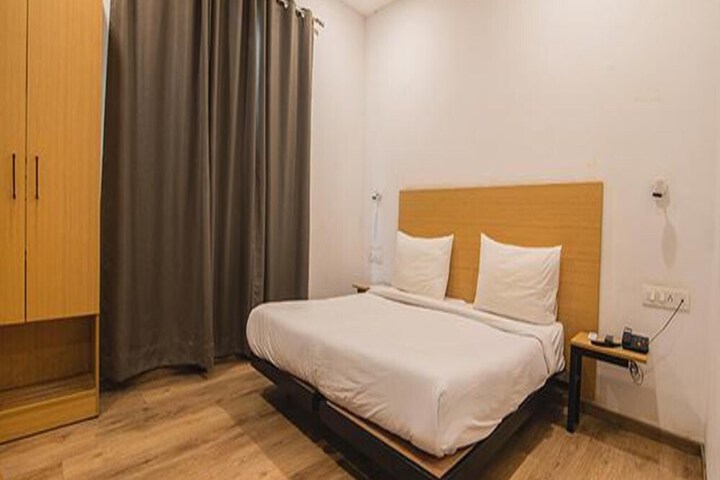 Fabhotel Kingston House