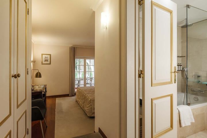 Room 10 of 60